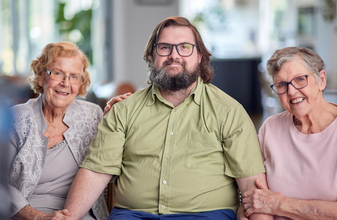 Jennifer Dacron – on the right